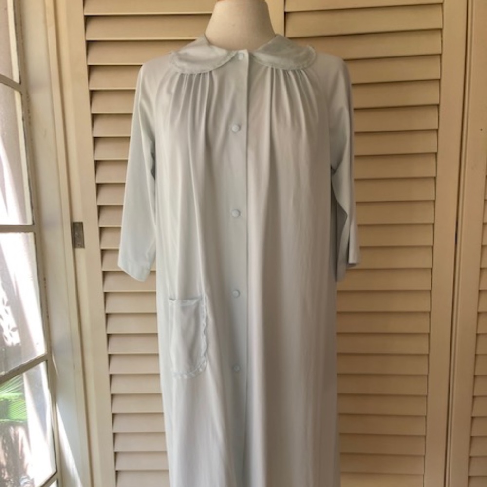 Vintage Shadow Line Waltz Length Robe